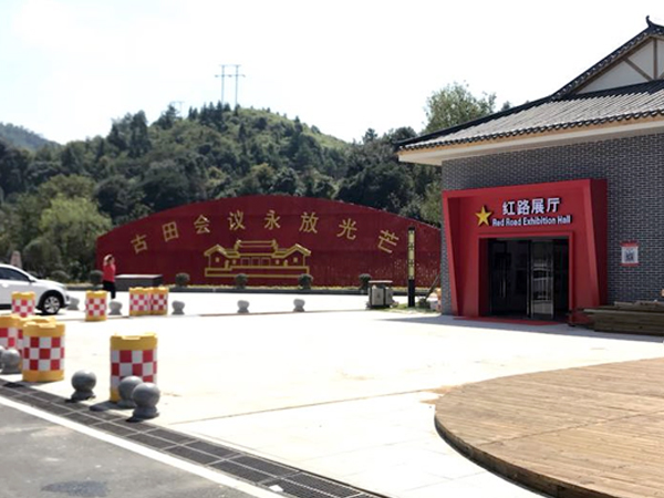 首個建在服務(wù)區(qū)的紅色文化展示館——紅路展廳