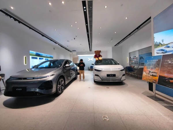 小鵬汽車(chē)深圳壹方天地展廳設(shè)計(jì)