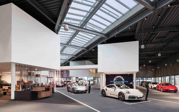 捷豹路虎汽車展廳設(shè)計