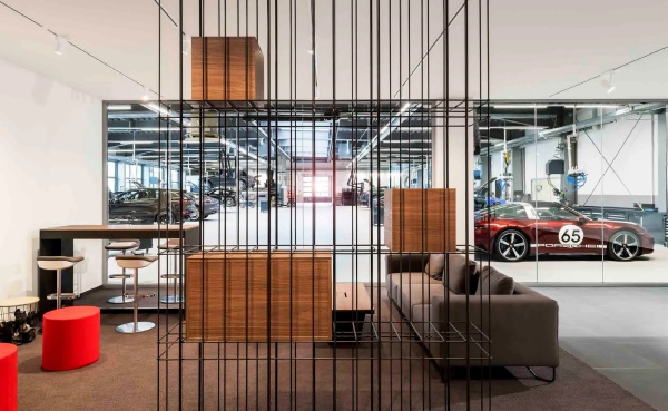 捷豹路虎汽車展廳設(shè)計